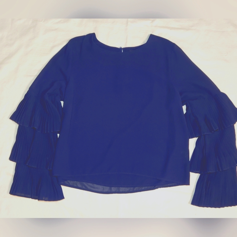 Lulu's One for the Ages l/s blouse‎ True blue size Medium bell sleeves